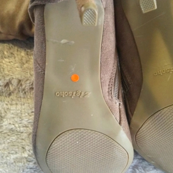 ZIGI SOHO JEENIE POINTED TOE 100% SUPER SPFT SUEDE MID CALF SLOUCH BOOT IN CAMEL - Picture 7 of 8